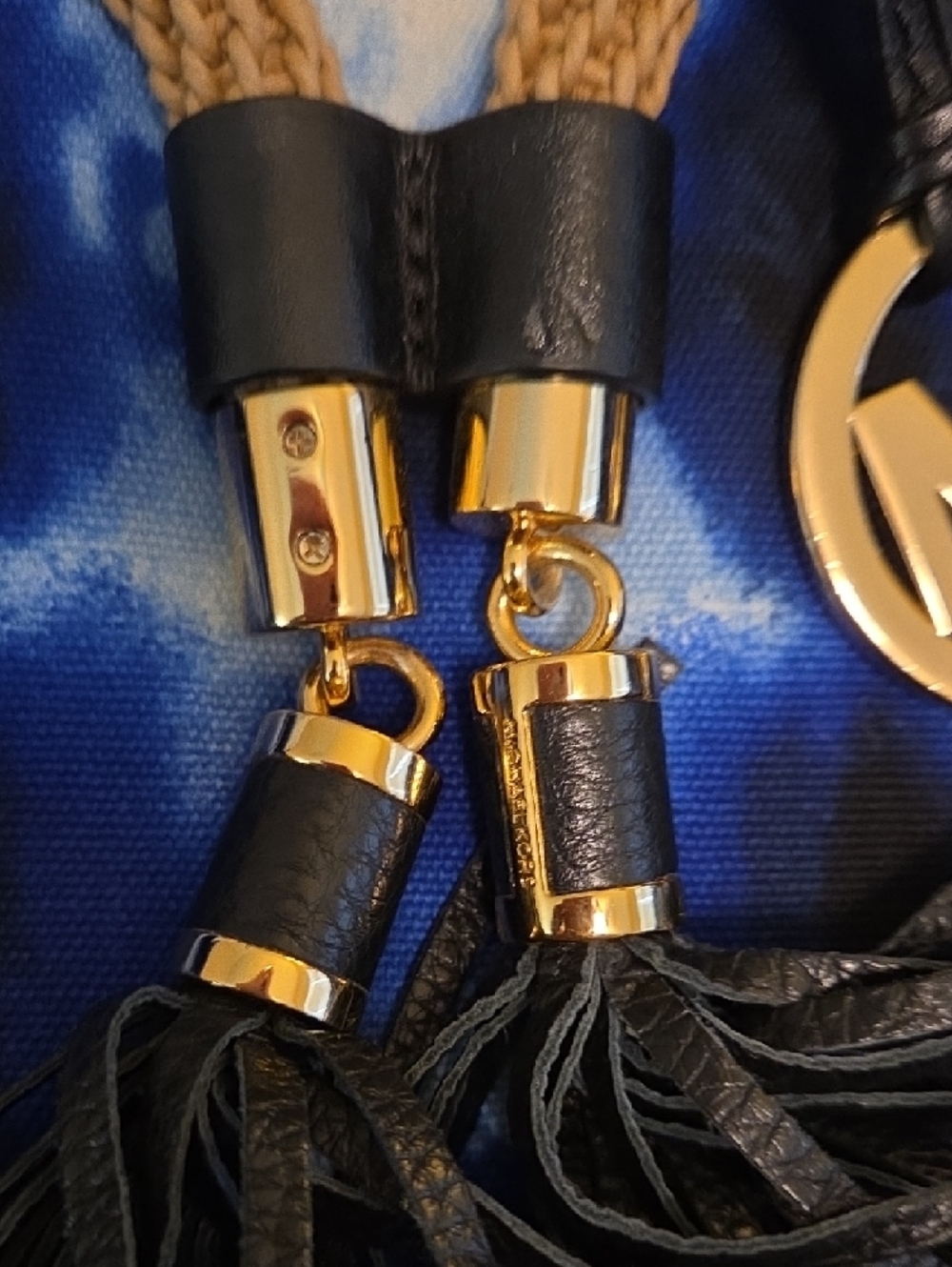 EUC Michael Kors Lrg Blue Tie-Dye Drawstring Shoulder Bag w/matching Wallet SET - Picture 3 of 13